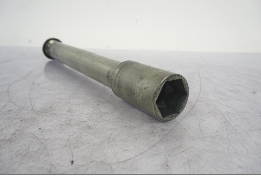 Vänster sida på Axel från en Suzuki GSX-R 1000 -2005 motorcykel.