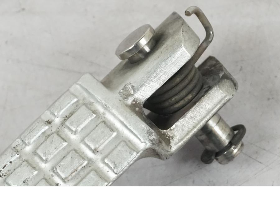 Extrabild2 på Fotpinne från en Triumph Daytona 955I -2000 motorcykel.