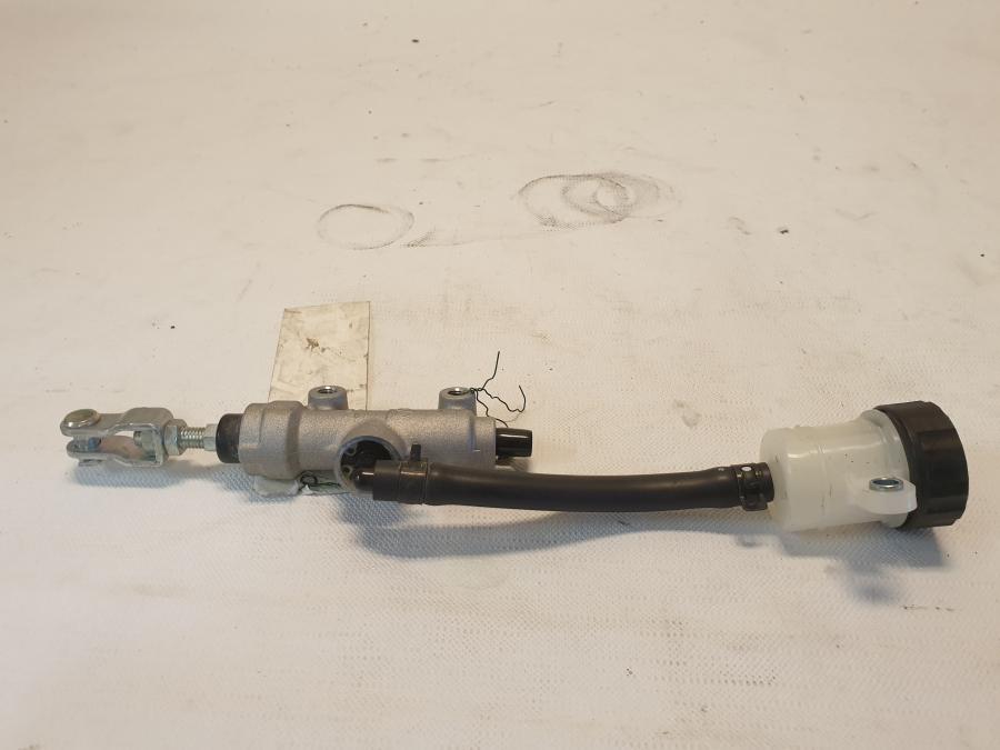 Baksidan på Bromshuvudcylinder från en Kawasaki Z 125 -2019 motorcykel.