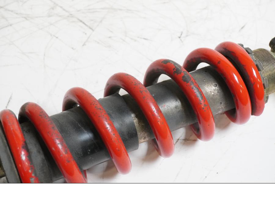 Snett uppifrån på Stötdämpare från en Honda CBR 1100 XX -1998 motorcykel.