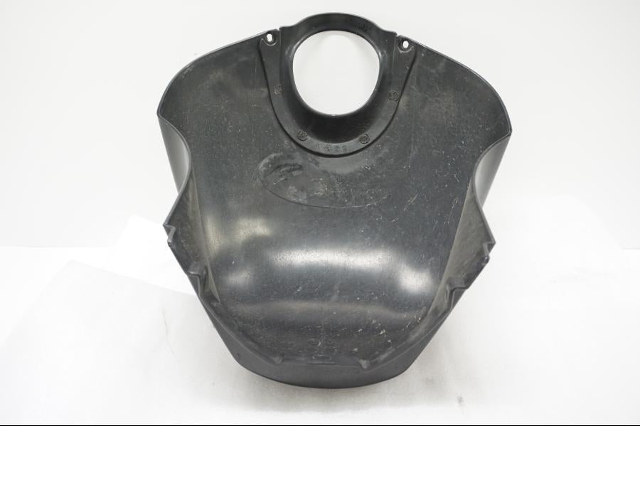 Snett uppifrån på Bensintankskåpa från en Buell XB9S -2003 motorcykel.