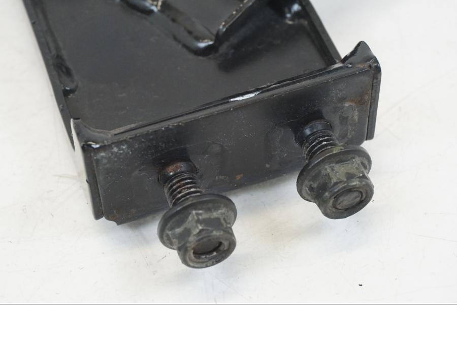 Vänster sida på Växelpedalfäste från en Yamaha XV 1700 -2004 motorcykel.