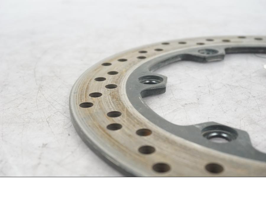 Vänster sida på Bromsskiva från en Suzuki GSX 1300 BK -2008 motorcykel.