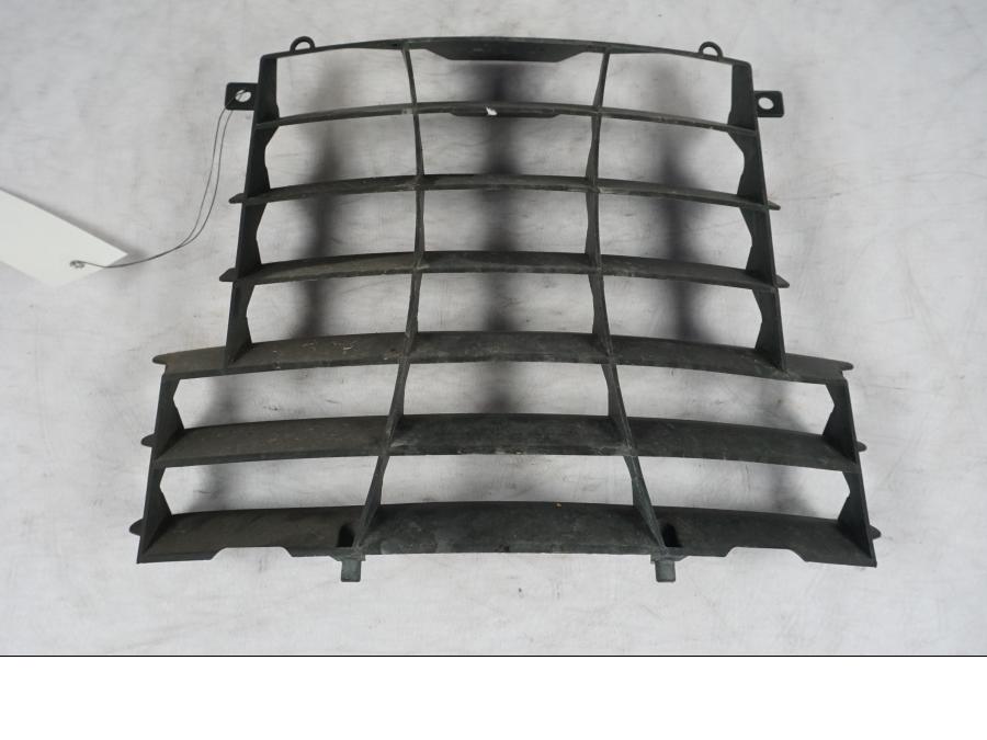 Snett uppifrån på Vattenkylgaller från en KTM 690 SM R -2009 motorcykel.