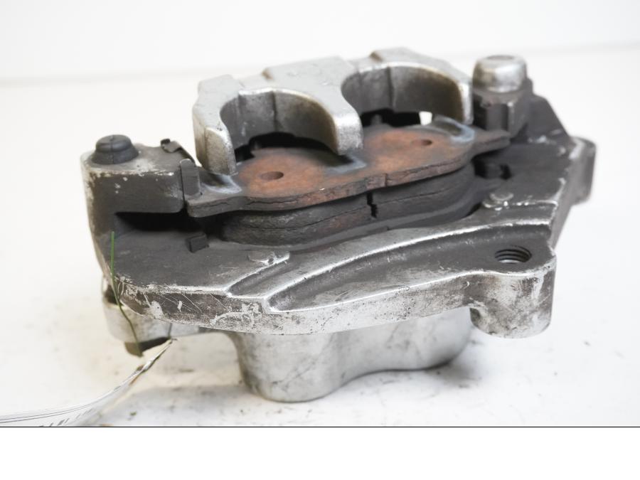 Höger sida på Bromsok från en Yamaha XVS 1100 -1999 motorcykel.