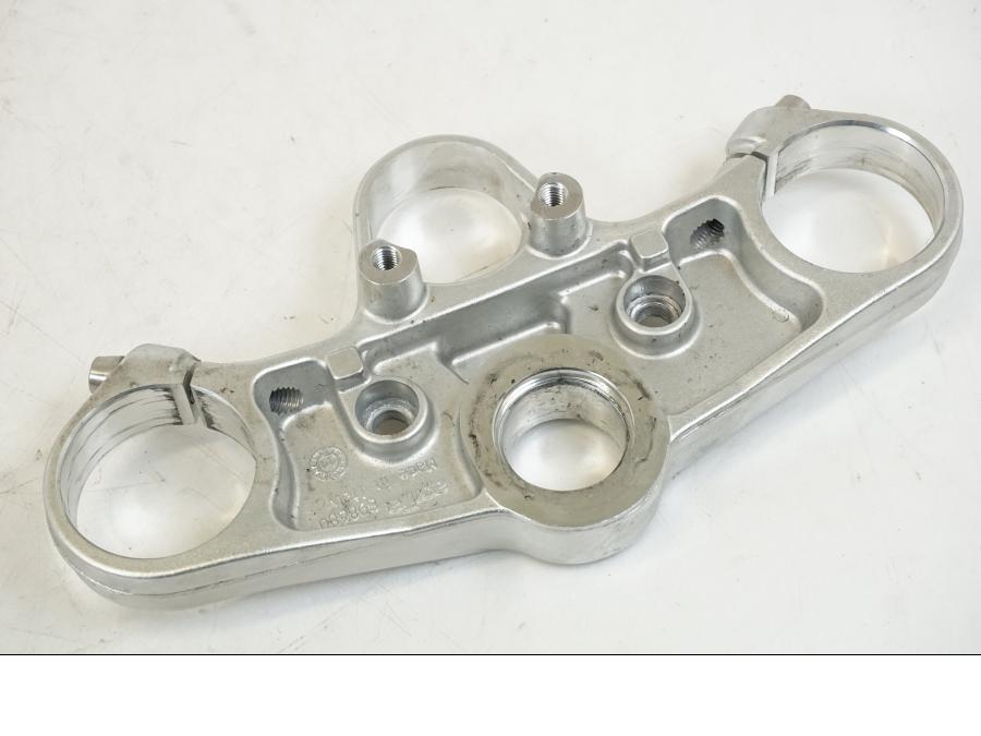 Snett uppifrån på Gaffelkrona från en Aprilia Tuono V4R -2011 motorcykel.