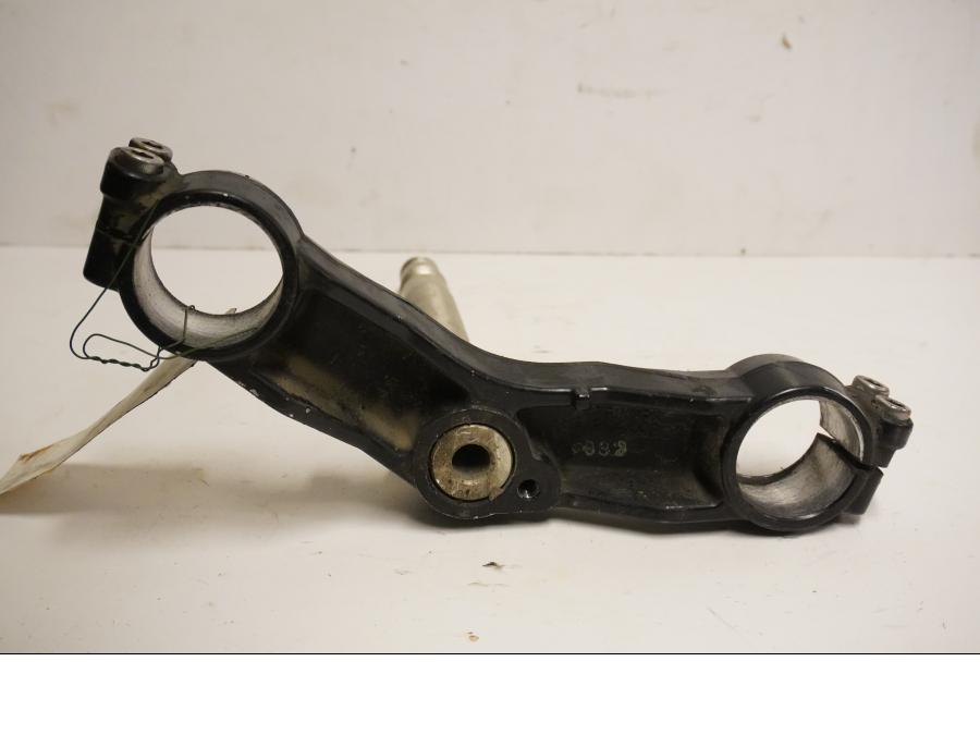 Baksidan på Gaffelkrona från en Triumph TT 600 -2001 motorcykel.