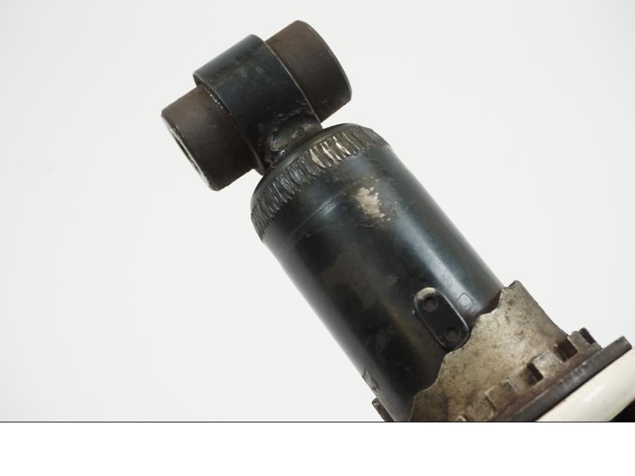 Snett nerifrån på Stötdämpare från en Yamaha WR 125 -2010 motorcykel.