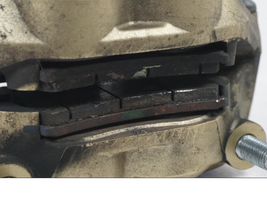 Snett uppifrÄn pÄ Bromsok frÄn en MV Agusta Dragster -2014 motorcykel.