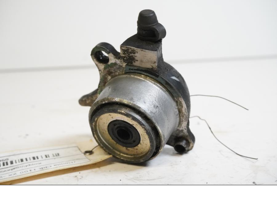 Baksidan pÄ Kopplingslavcylinder frÄn en Honda CBR 1100 XX -1998 motorcykel.