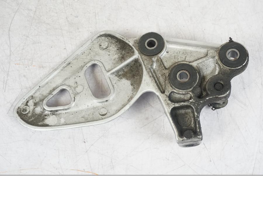 Extrabild2 på Fotpinnefäste från en Suzuki GSX 1300 RX -1999 motorcykel.