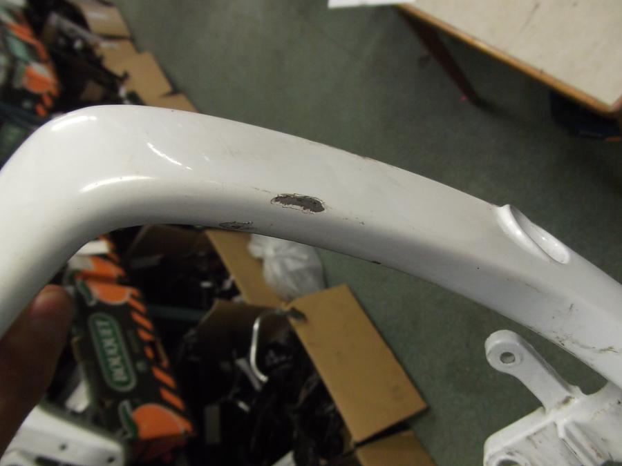 Vänster sida på Passagerarhandtag från en Honda CBR 1000 F -1989 motorcykel.