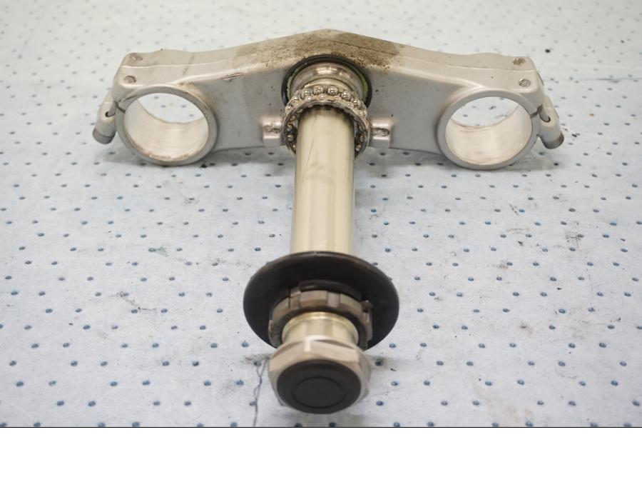 Baksidan på Gaffelkrona från en Honda CBR 1000 RR -2011 motorcykel.