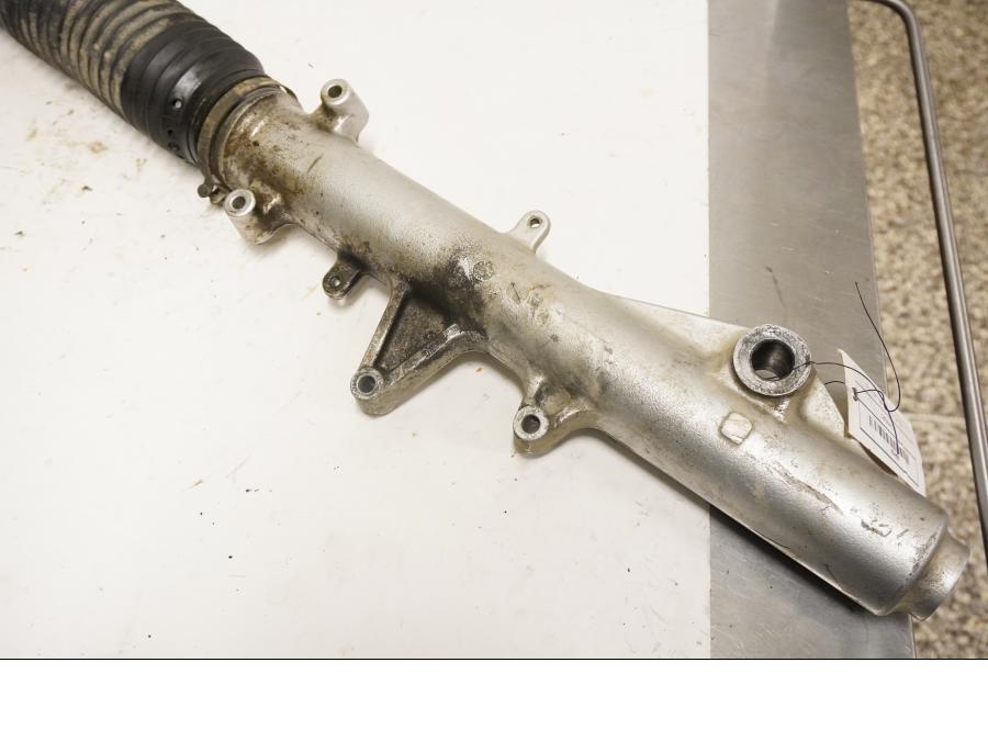 Snett uppifrån på Gaffelben från en Triumph Tiger -2002 motorcykel.