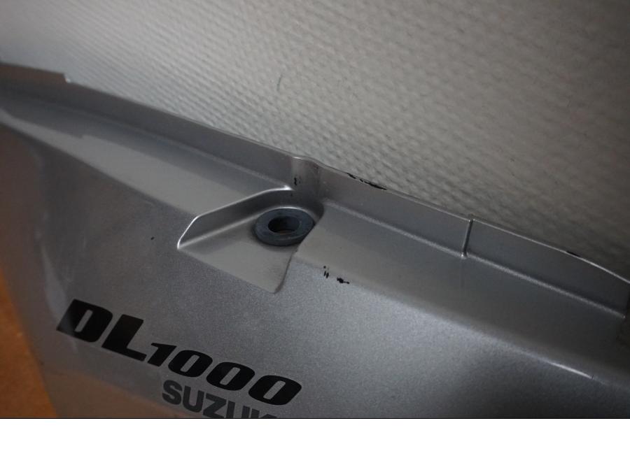Höger sida på Bakvinge från en Suzuki DL 1000 -2004 motorcykel.