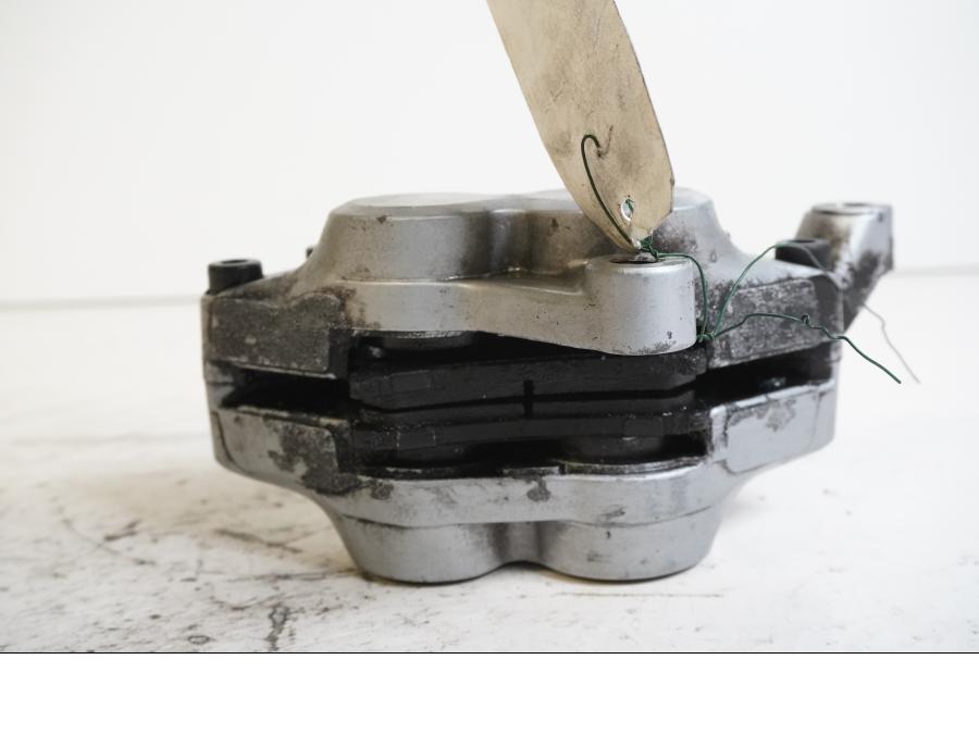 Höger sida på Bromsok från en Yamaha TDM 850 -1998 motorcykel.