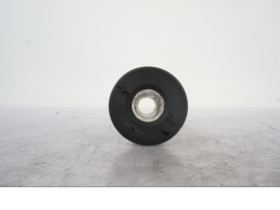 Snett uppifrån på Handtag från en Kawasaki ER-6F -2010 motorcykel.