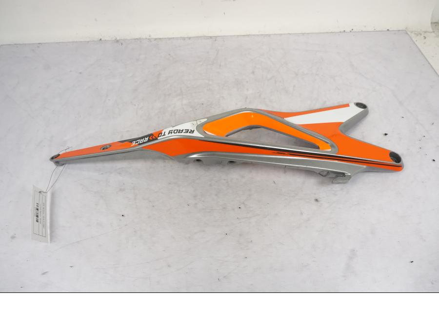 Höger sida på Bakram från en KTM 790 Duke -2018 motorcykel.