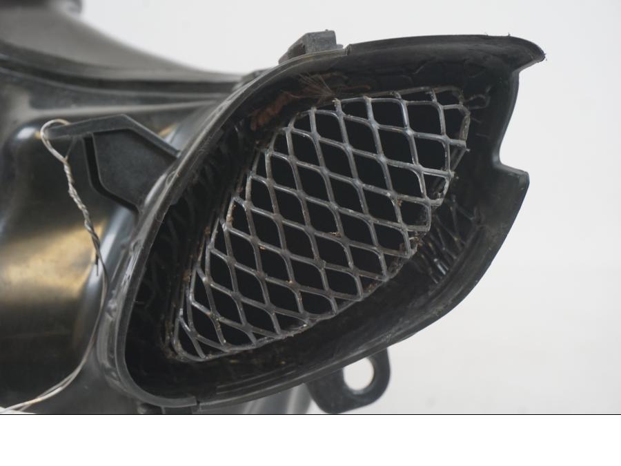 Extrabild1 pÄ Luftrör frÄn en Suzuki GSX-R 1000 -2007 motorcykel.