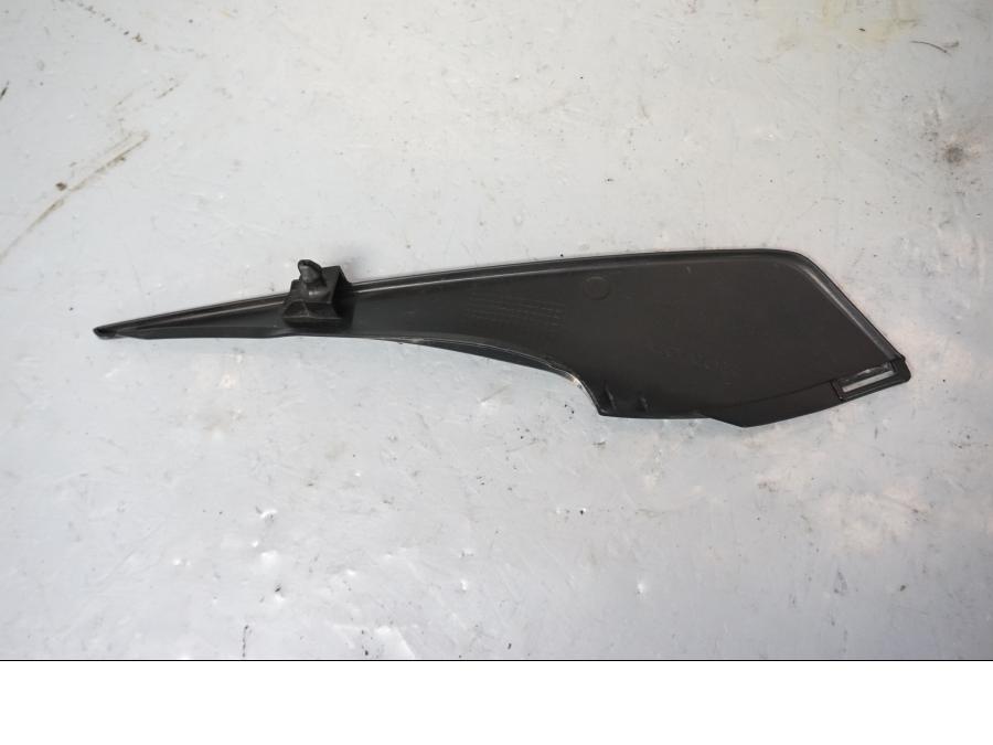 Baksidan på Sidopanel från en Honda CBR 1000 RR -2009 motorcykel.