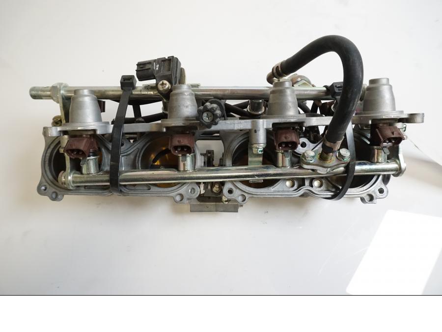 Baksidan på Spjällhus från en Honda CBR 1000 RR -2004 motorcykel.