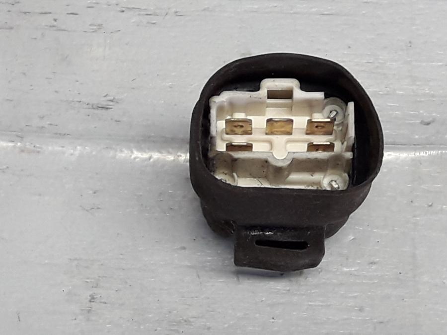 Framsidan pÄ RelÀ frÄn en Kawasaki ZZR 1100 -1990 motorcykel.