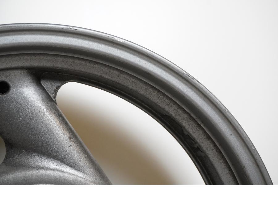 Extrabild6 på Fälg från en Yamaha FJ 1200 -1989 motorcykel.