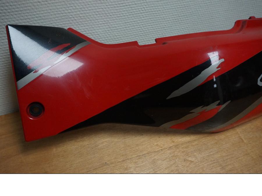 Höger sida på Bakvinge från en Suzuki GSX-R 1100 -1993 motorcykel.