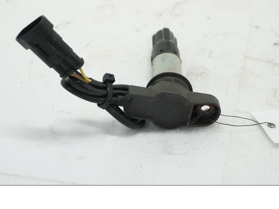 Framsidan pÄ TÀndspole frÄn en Aprilia SL 750 Shiver -2008 motorcykel.