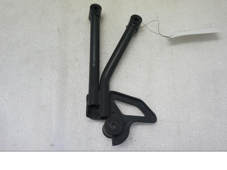 Baksidan pÄ FotpinnefÀste frÄn en Suzuki SV 650 -2016 motorcykel.