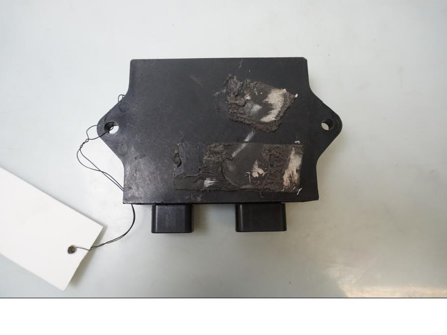 Baksidan på CDI / ECU från en Yamaha XJR 1300 -2004 motorcykel.