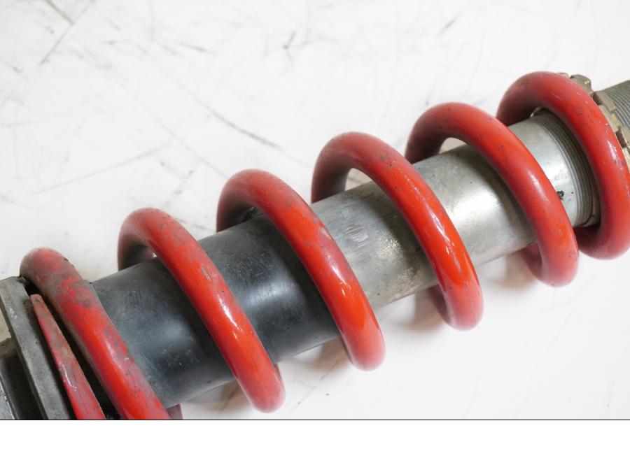 Vänster sida på Stötdämpare från en Honda CBR 1100 XX -2001 motorcykel.