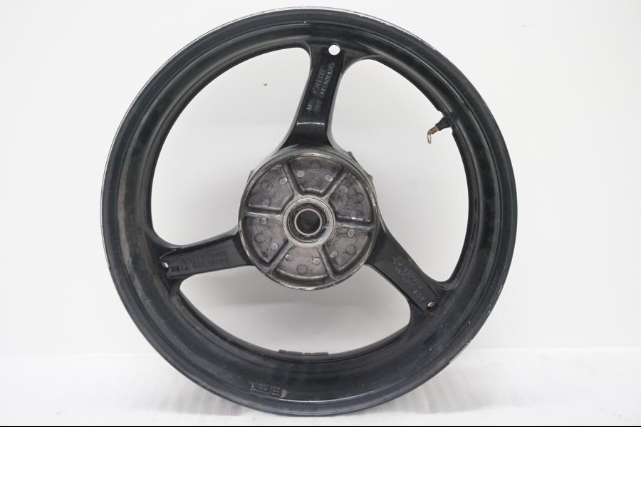 Baksidan på Fälg från en Honda CBR 1000 RR -2004 motorcykel.