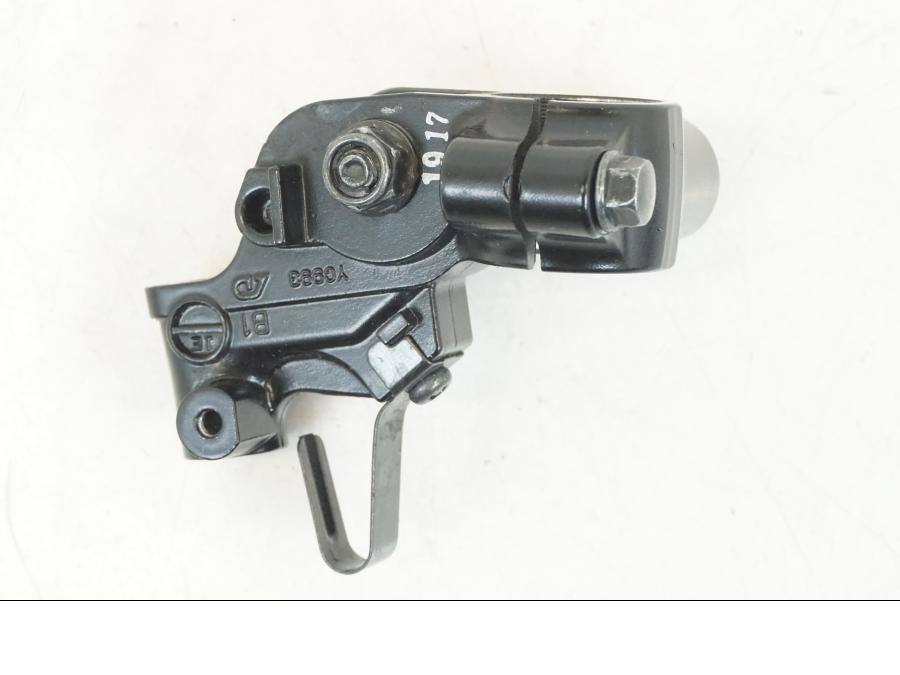 Snett uppifrån på Kopplingsklo från en Yamaha MT-09 -2021 motorcykel.