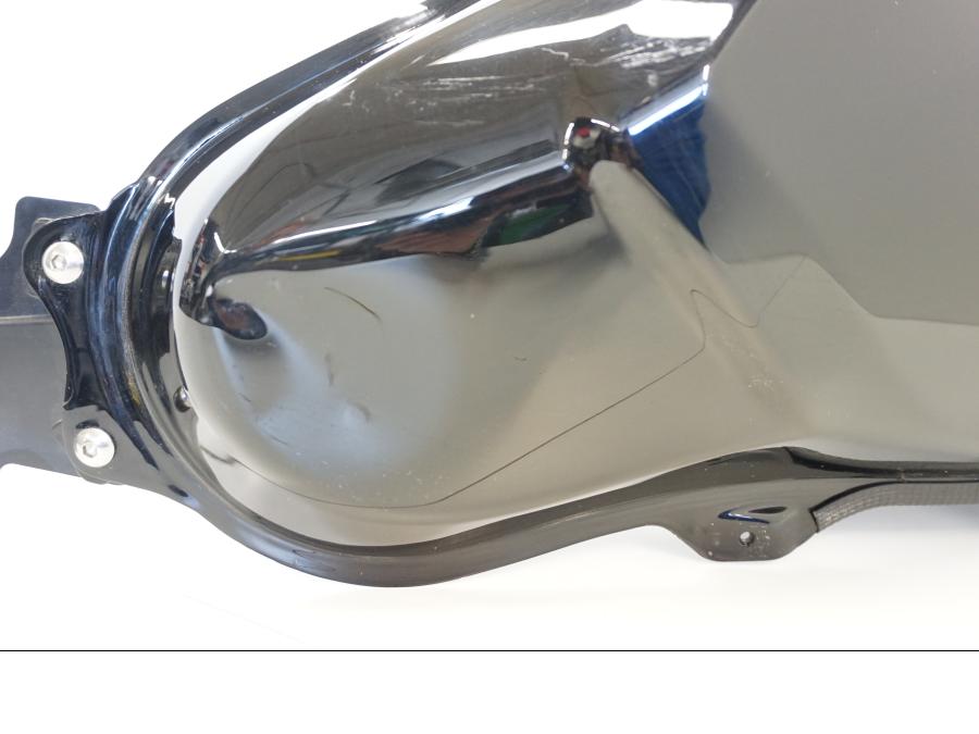 Snett uppifrÄn pÄ Bensintank frÄn en Suzuki DL 1000 -2016 motorcykel.