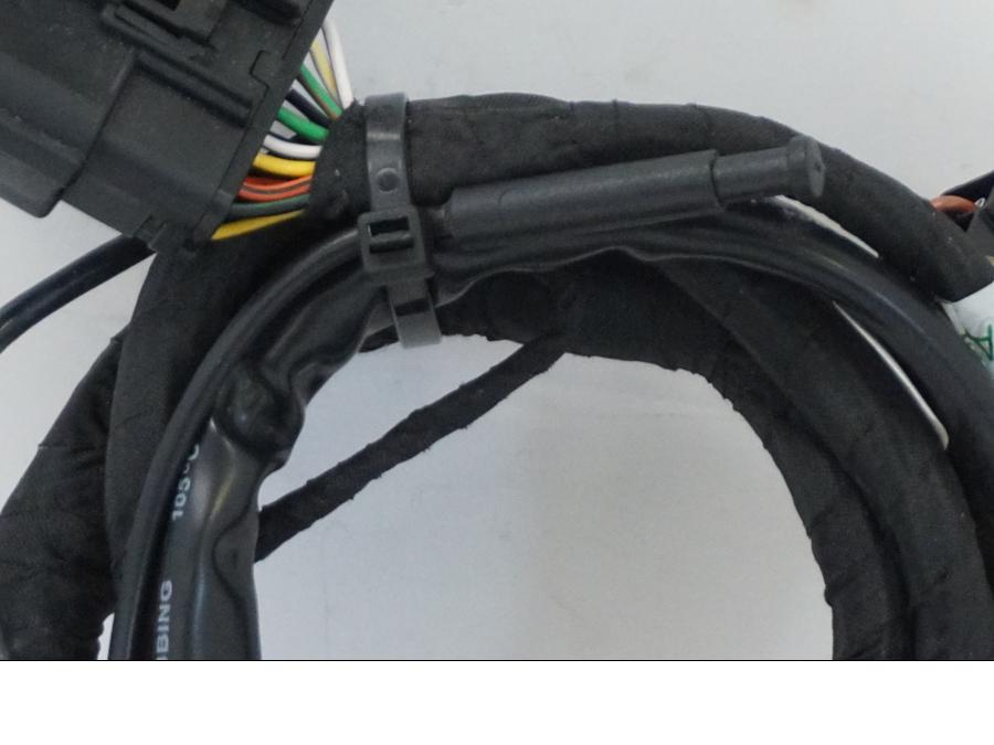 Höger sida på Kablage från en KTM 1290 Super Adventure R -2021 motorcykel.