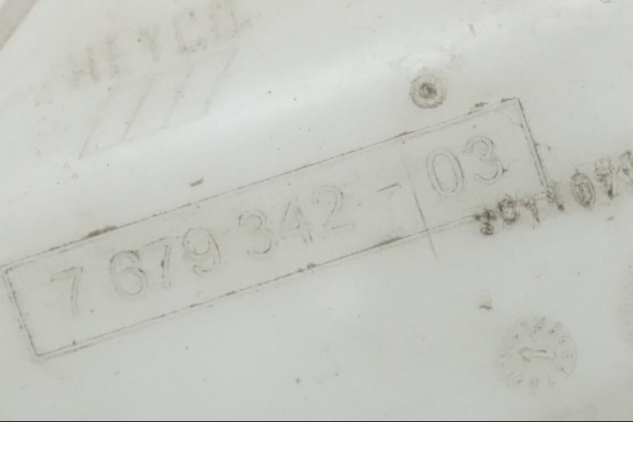 Baksidan på Vattenexpansionskärl från en BMW F 800 GS -2008 motorcykel.