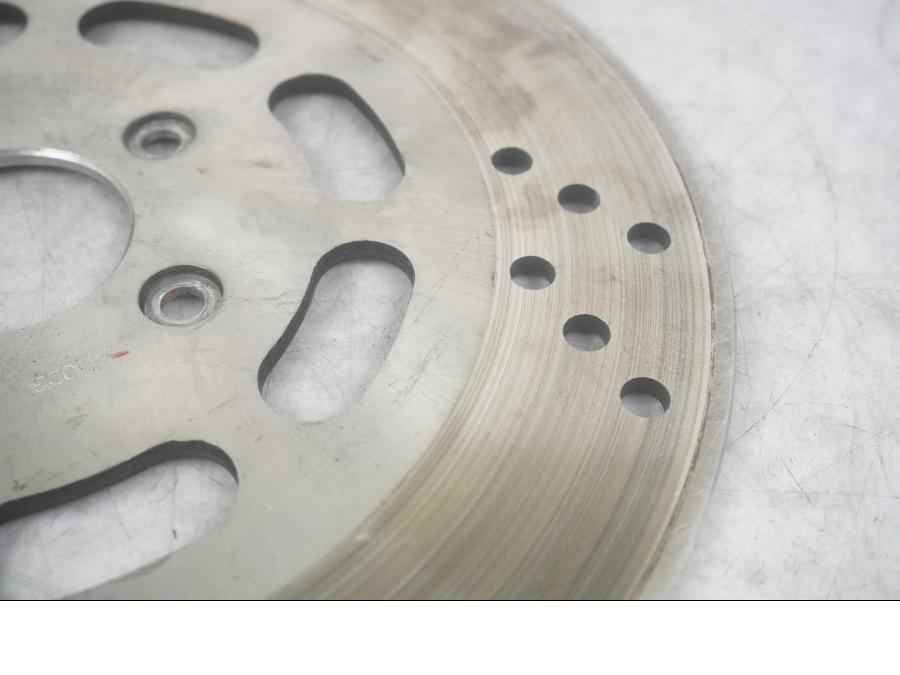 Vänster sida på Bromsskiva från en H-D Touring Road King FLHR/I -1997 motorcykel.