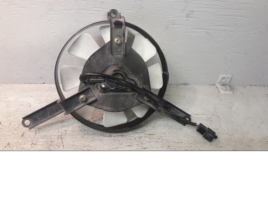 Baksidan på Vattenkylfläkt från en Yamaha XTZ 750 -1995 motorcykel.