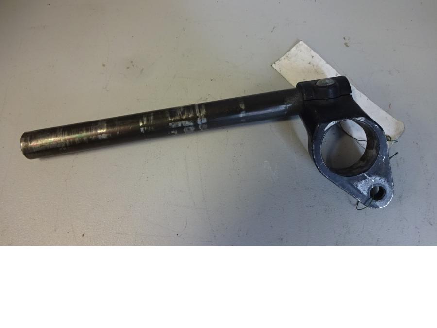 Baksidan på Styre från en Suzuki RF 600 R -1993 motorcykel.