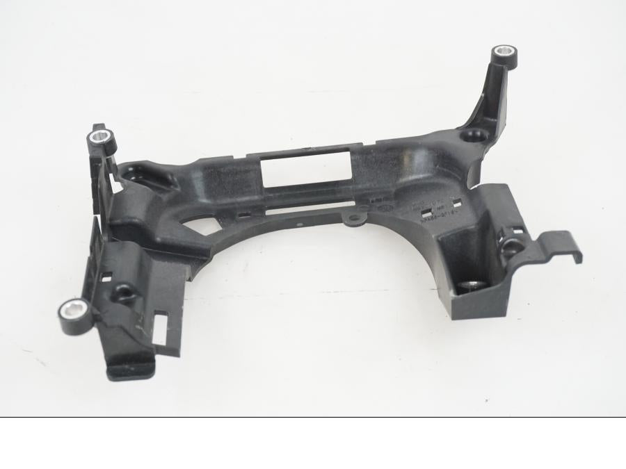 Vänster sida på Fäste från en H-D Adventure Pan America Special RA1250S -2021 motorcykel.