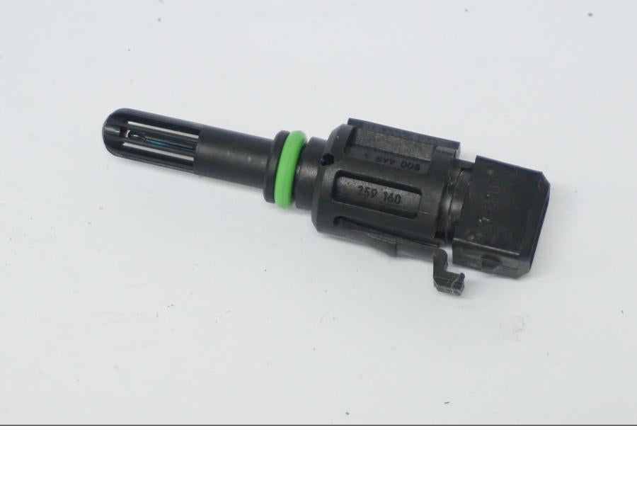 Höger sida pÄ Luftburksensor frÄn en BMW R 1250 GS -2022 motorcykel.