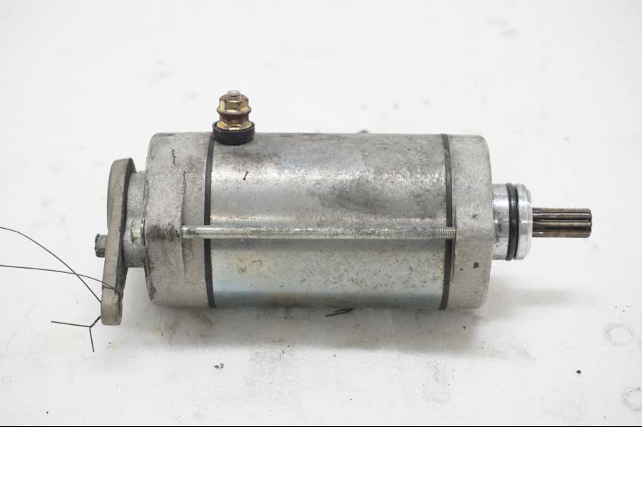 Framsidan på Startmotor från en Aprilia SL 750 Shiver -2008 motorcykel.