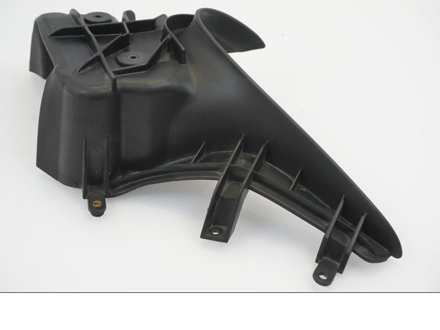 Snett uppifrån på Luftintag från en BMW R 1150 R -2002 motorcykel.