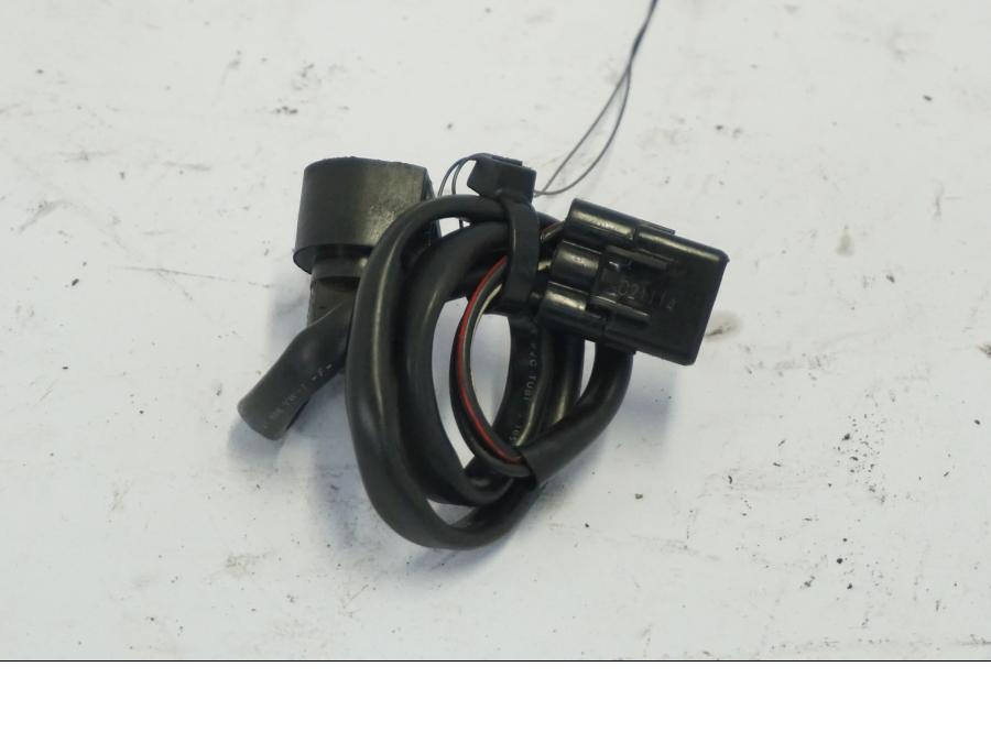 Vänster sida på Hastighetsgivare från en Suzuki DL 1000 -2003 motorcykel.