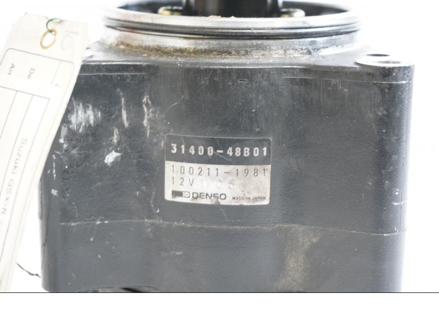 Höger sida på Generator från en Suzuki GSX-R 750 -1988 motorcykel.