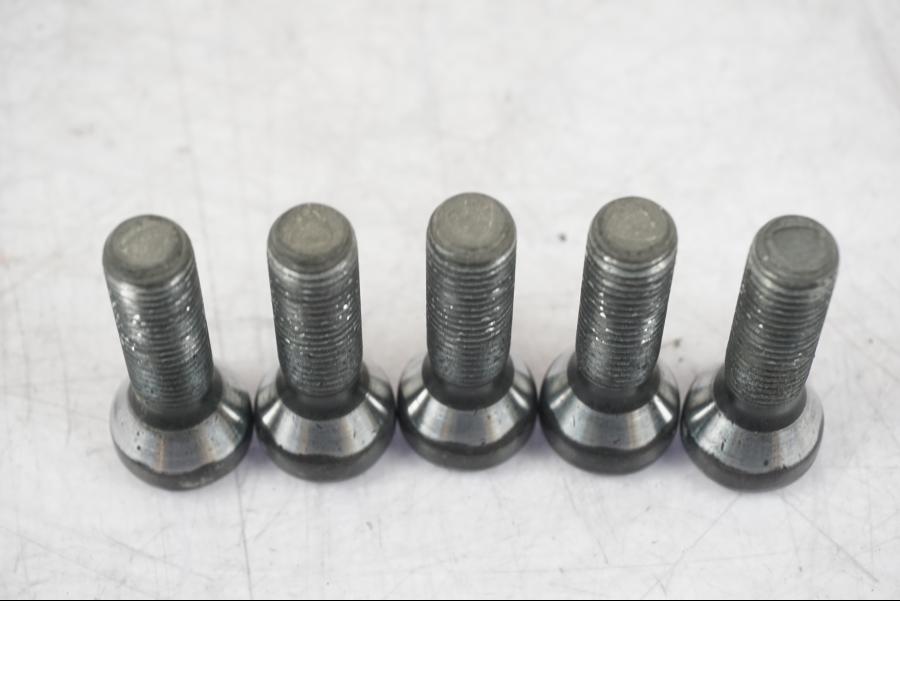 Vänster sida på Skruv / Mutter etc från en BMW R 1200 GS -2005 motorcykel.