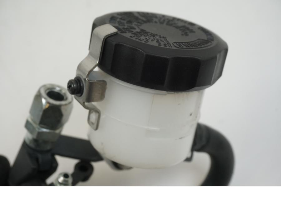 Extrabild2 på Bromshuvudcylinder från en BMW S 1000 R -2019 motorcykel.