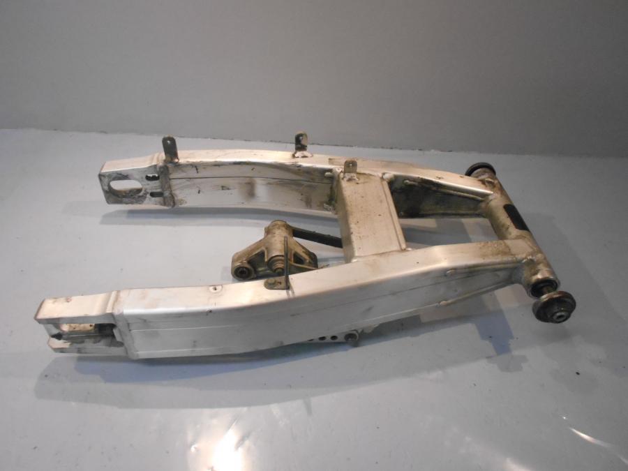 Höger sida på Sving från en Yamaha FZS 1000 -2002 motorcykel.