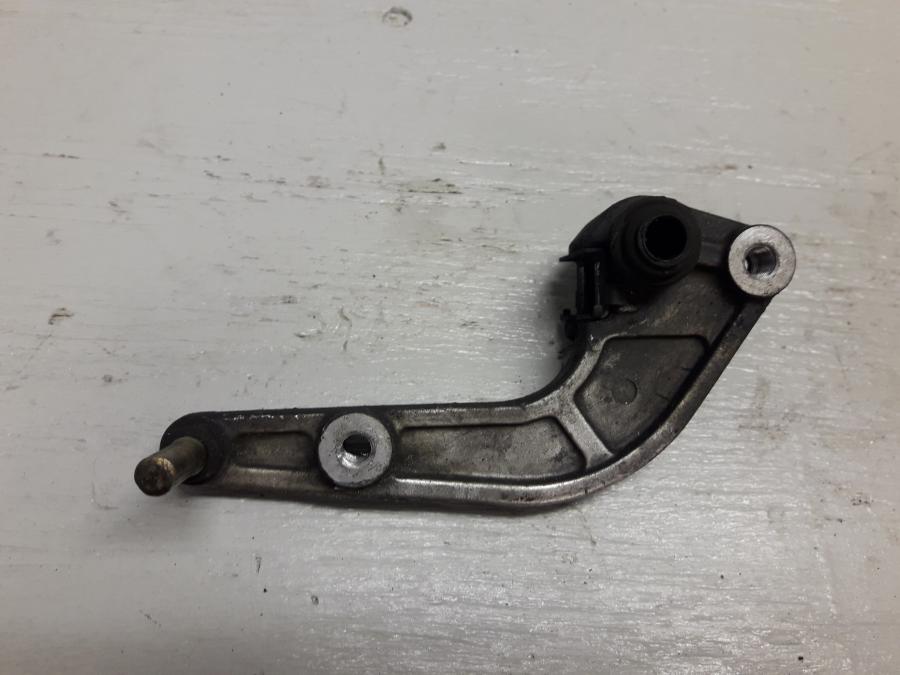 Baksidan på Bromsoksfäste från en Honda CBR 1000 F -1999 motorcykel.